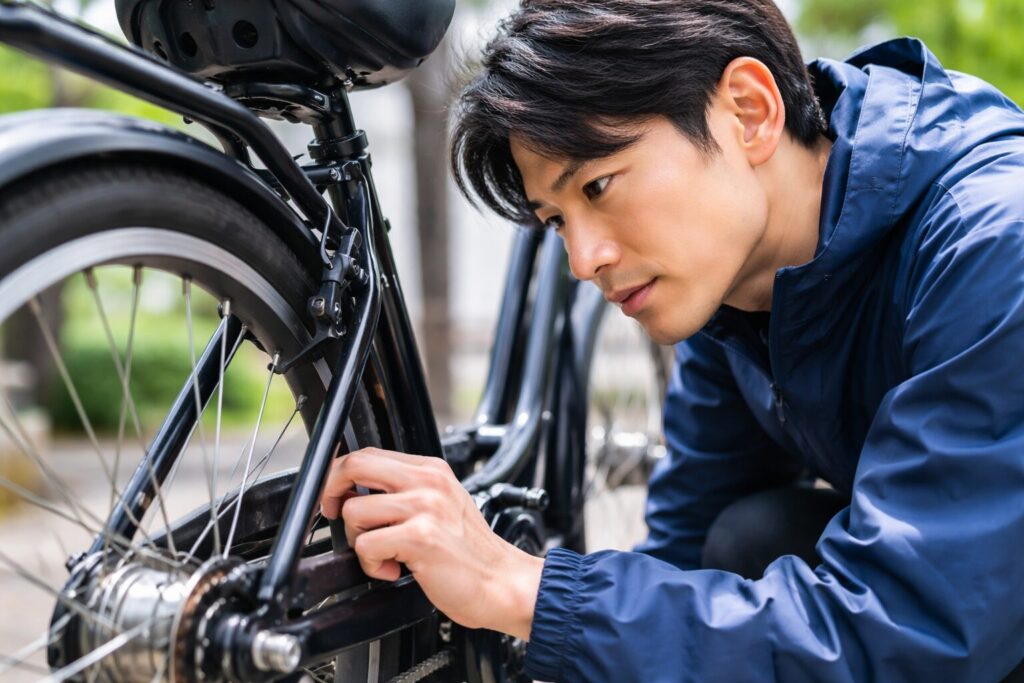 あさひの電動自転車でエラーコード23が表示されスピードセンサーのマグネットを点検している様子